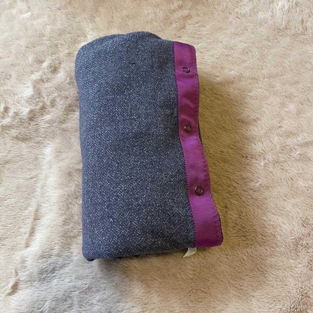 Lululemon Vinyasa Scarf Herringbone Black Grape Black Swan EUC Purple Rulu Wrap